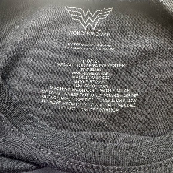 💥Wonder Woman Kids' Black Graphic Tee 10/12 - Picture 4 of 4